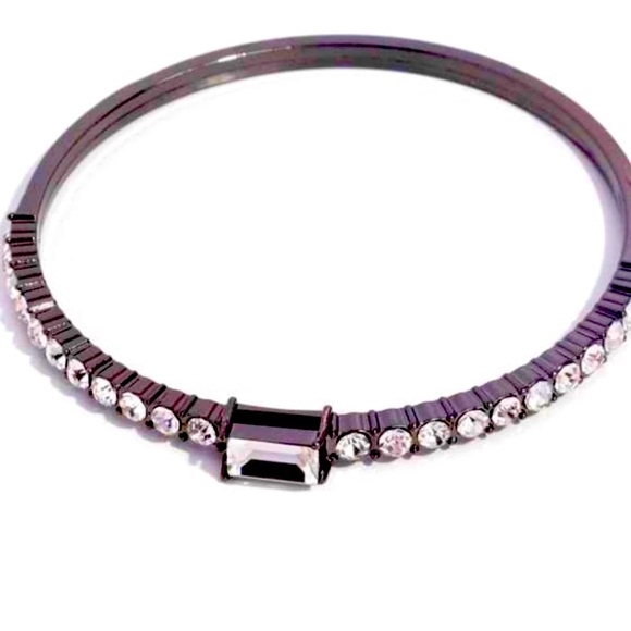 ⚫️⚪️⚫️  “PARTY CRASHING COUTURE” BLACK BRACELET ~ PAPARAZZI❗️⚫️⚪️⚫️ - Picture 2 of 4